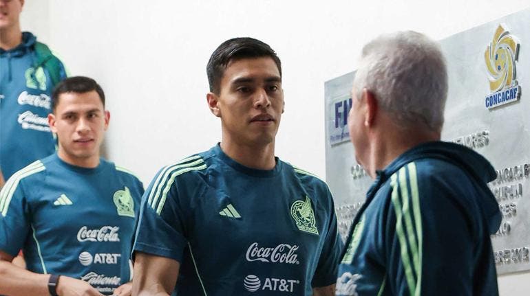 Javier Aguirre recibe a convocados