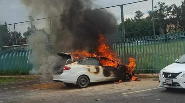 incendio auto Bachilleres 6