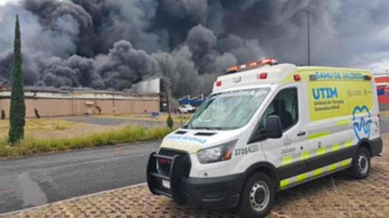Incendio consume supermercado en Zapopan, Jalisco