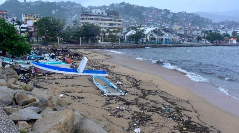 Daños de John en Acapulco