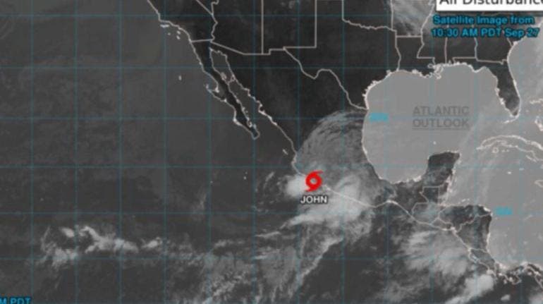 ‘John’ toca tierra en Michoacán como tormenta tropical