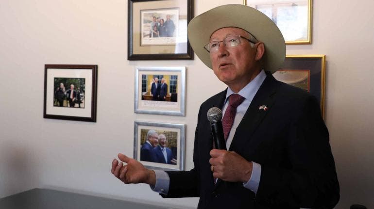 Ken Salazar responde a AMLO violencia en Sinaloa no es culpa de EU