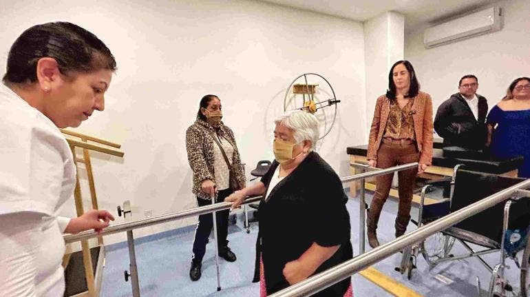 Lía Limón inaugura aula de rehabilitación geriátrica en Álvaro Obregón