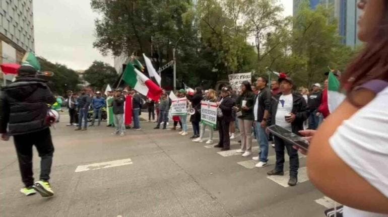 Manifestantes del PJF en el Senado afectan la L7 del MB; consulta rutas alternativas aquí
