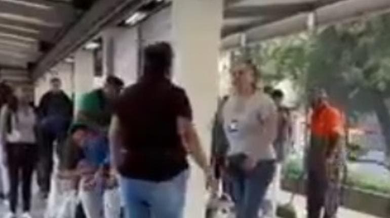 Metro General Anaya ambulantes pegan