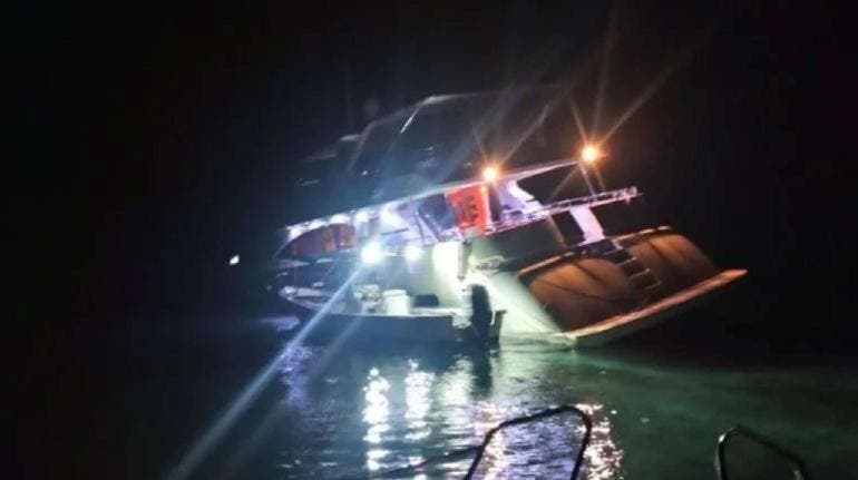 (video) Se hunde yate ‘Ragazza’ con 10 turistas en Baja California Sur