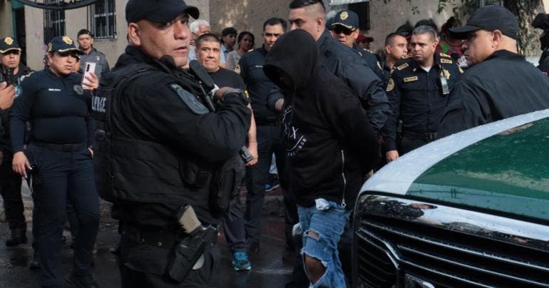 Apuñalan a hombre en la Morelos