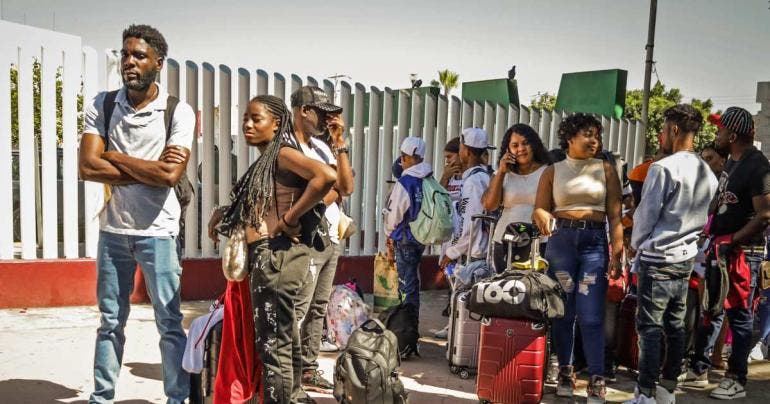 Activistas exigen cambio migratorio a Sheinbaum ante primera visita fronteriza