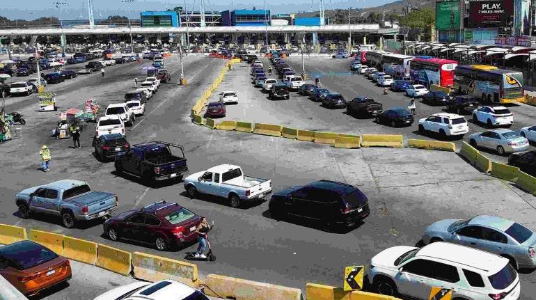 Acusan a agentes mexicanos de malos tratos en la frontera con