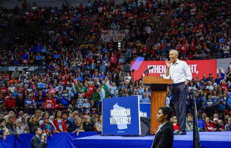 Campaña de Harris quema sus naves con Obama en los estados clave del llamado 'muro azul' (EFE)