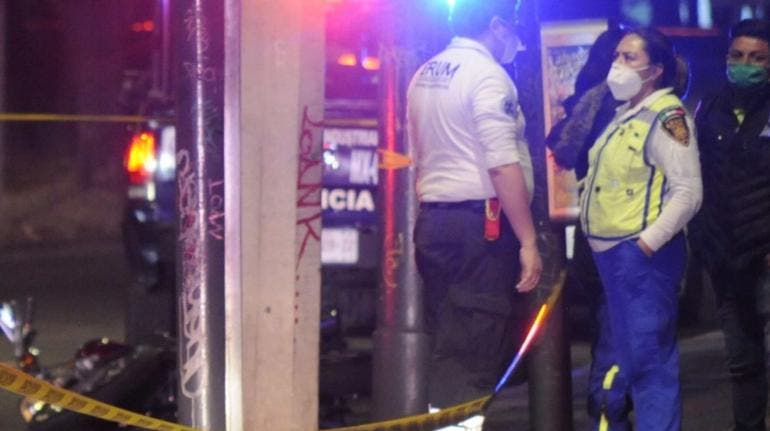 Motociclista pierde la vida tras derrapar y caer al asfalto en avenida Canal de Chalco, Iztapalapa