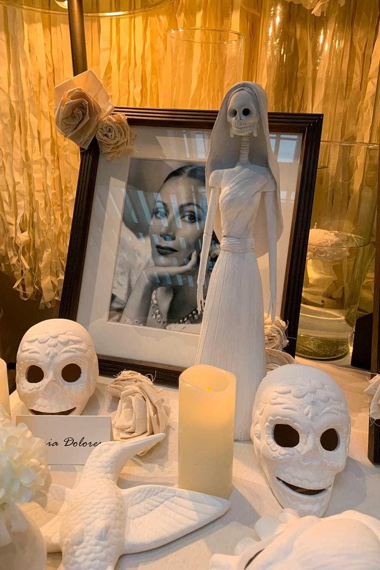 Un altar de muertos en Madrid homenajea a las artistas mexicanas Dolores del Río, María Félix (La Doña), Frida Khalo y a la cantante española Lola Flores (Fotos EFE)