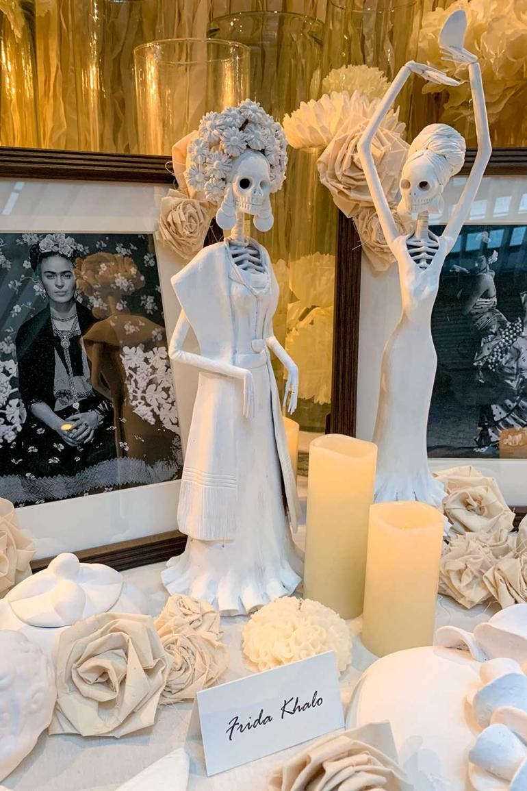 Un altar de muertos en Madrid homenajea a las artistas mexicanas Dolores del Río, María Félix (La Doña), Frida Khalo y a la cantante española Lola Flores (Fotos EFE)