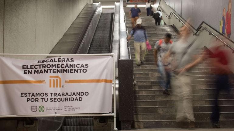 escaleras electricas Metro Claudia Perez PAN