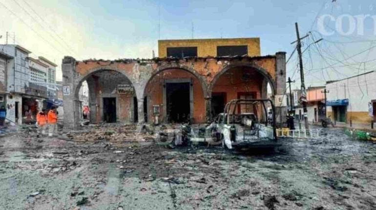 Explota segundo coche bomba en Michoacán; ahora en Jerécuaro