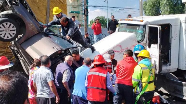 (fotos y videos) Fuerte accidente en la autopista México-Puebla