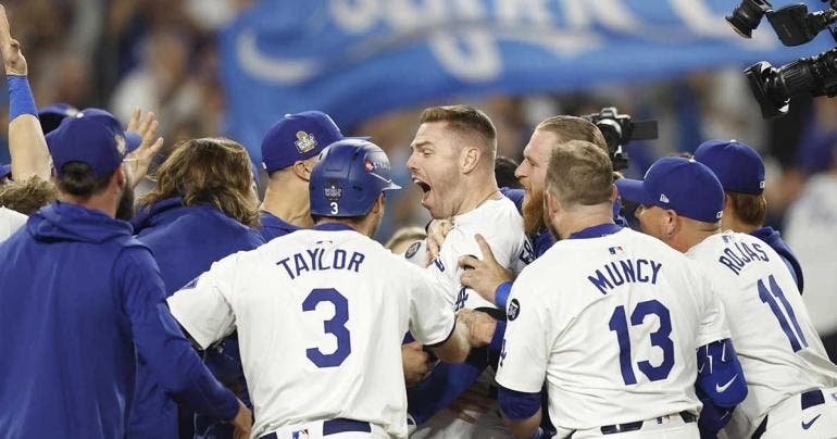 Freddie Freeman conectó un grand slam en la décima entrada 