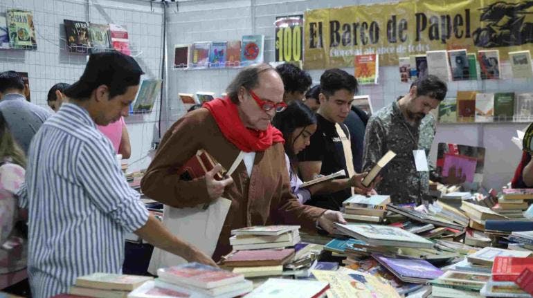 Martí Batres invita a la XXIV Feria Internacional del Libro en el Zócalo capitalino