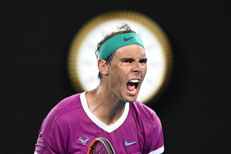 nadal_celebra_tras_imponerse_en_la_final_del_abierto_de_australia_2022_al_ruso_daniil_medvedev