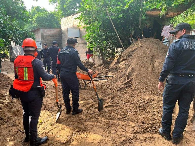 Casi 3 mil casas afectadas, una persona arrastrada por el río y no localizada, y una persona electrocutada es el saldo de las lluvias provocadas en el estado de Veracruz por el frente frío 4 y la tormenta tropical Nadine (Foto: @ivan_sah)