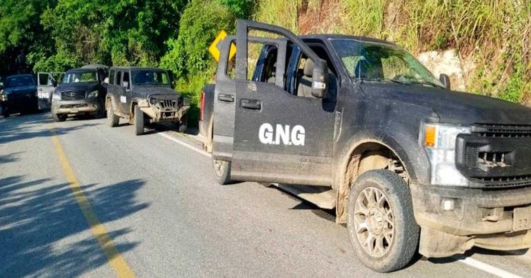 Al menos en 16 vehículos con iniciales de Guerrero Nueva Generación (GNG) irrumpieron ayer en Técpan de Galeana, Guerrero (Cuartoscuro)