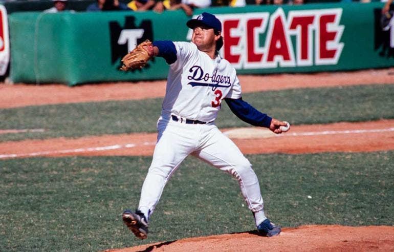 En 17 temporadas en Ligas Mayores, Valenzuela ganó 173 juegos con 153 derrotas  (Mexsport)