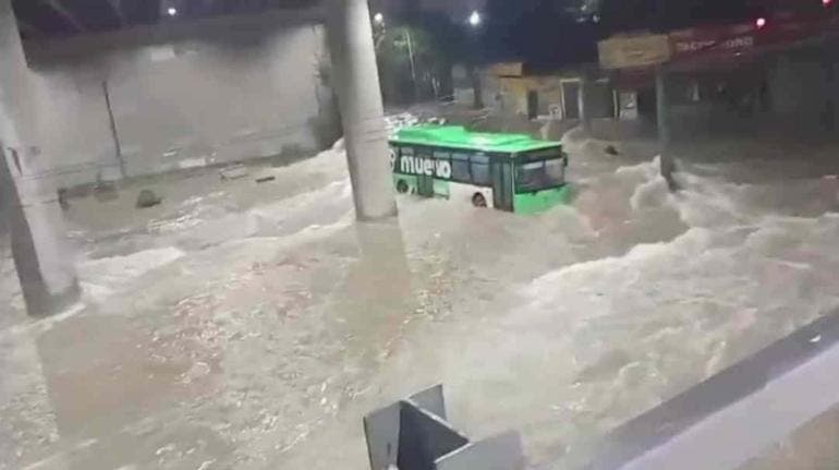 (videos) Lluvias en Nuevo León dejan tres muertos e inundaciones 