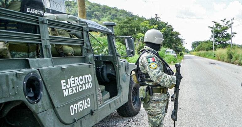 Aseguran tráiler con más de 150 migrantes en Chihuahua; 60 eran menores