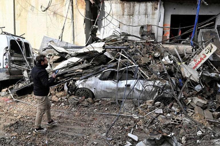 El ataque causó la muerte a siete personas y heridas a otras 37, mientras continúan las labores de retirada de escombros (EFE)