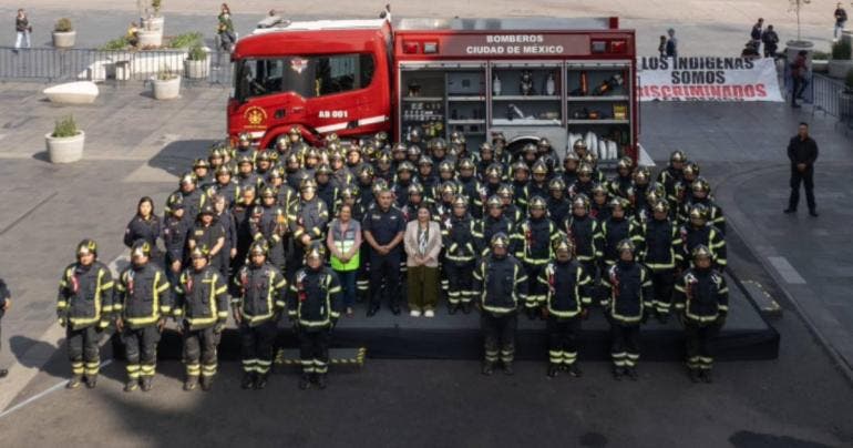Brugada refuerza Bomberos de CDMX con 11 unidades nuevas y promete 100 más