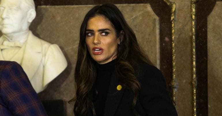 Detienen a funcionaria de Cuauhtémoc por extorsión; Rojo de la Vega lanza advertencia