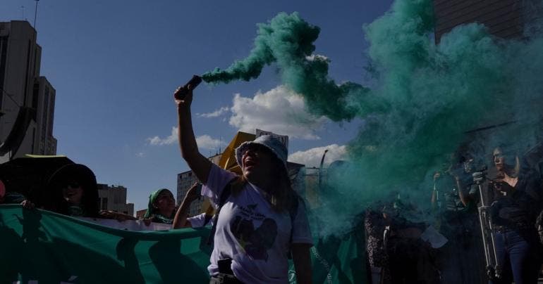 Ley Herodes: FNF exige detener la iniciativa de aborto hasta los 9 meses en CDMX