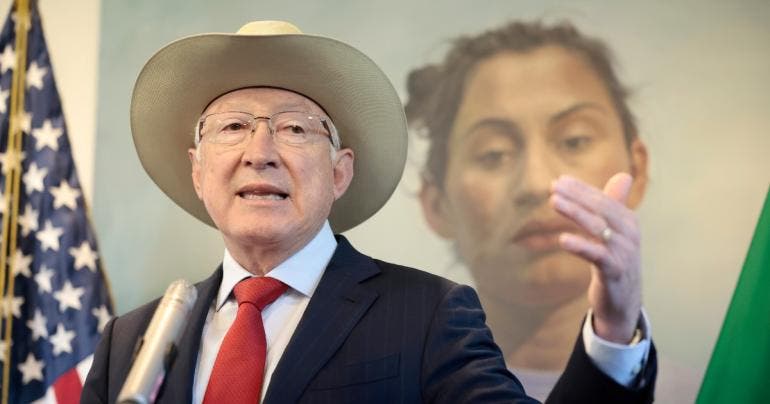 ‘Tendrá que conciliarlo’: Ken Salazar sobre amenaza de Trump por aranceles