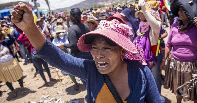 Luis Arce denuncia toma de tres cuarteles militares por grupos armados pro Evo Morales