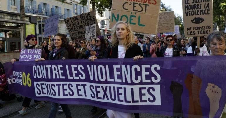 Miles exigen en Francia una ley contra la violencia hacia las mujeres