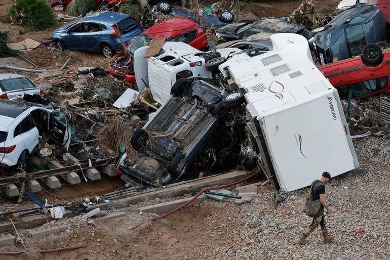 La pesadilla en España sigue sin terminar, van 205 muertos por la dana y centenares de desaparecidos (EFE)