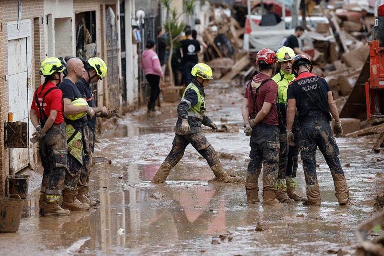 La pesadilla en España sigue sin terminar, van 205 muertos por la dana y centenares de desaparecidos (EFE)