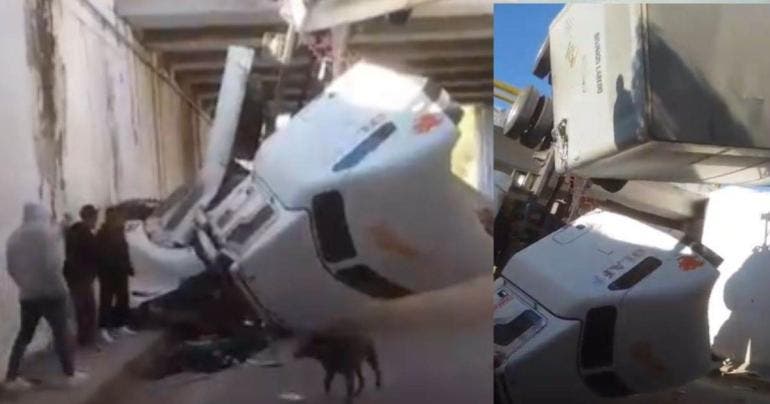 Tráiler cae de puente y queda colgando en la autopista México-Querétaro