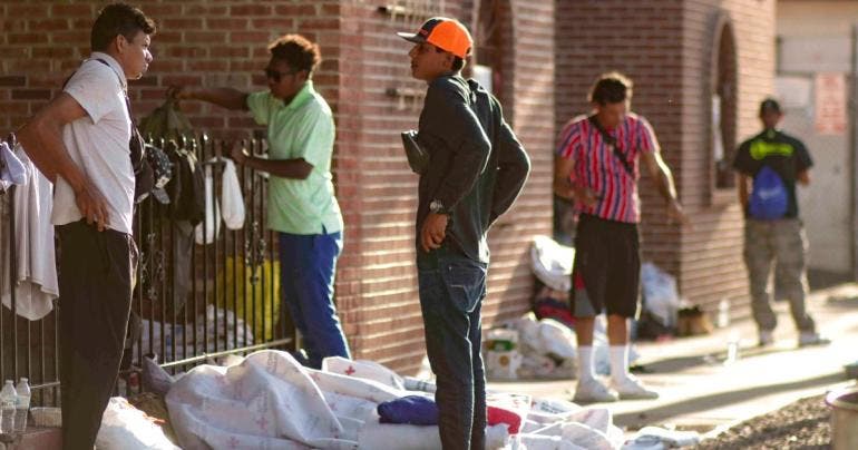 Trump planea grandes centros de detención para migrantes 