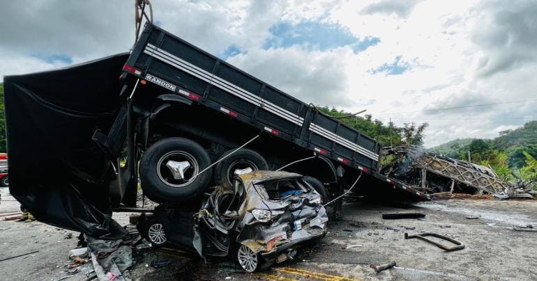 accidente vial Minas Gerais Brasil 41 muertos