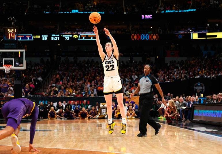 La WNBA vivió este año una temporada dorada gracias a la eclosión de Caitlin Clark, la máxima anotadora de la historia del baloncesto universitario femenino y masculino (EFE)