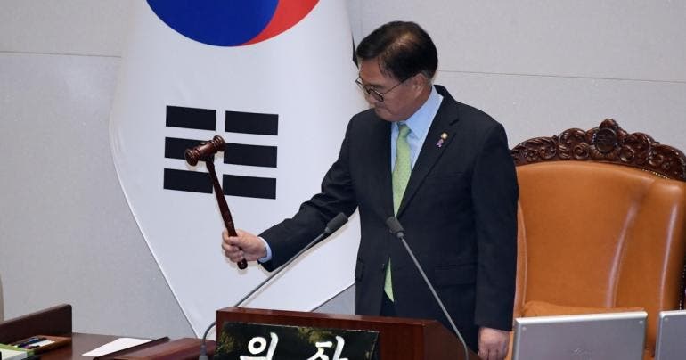Corea del Sur presidente impopular Ley Marcial