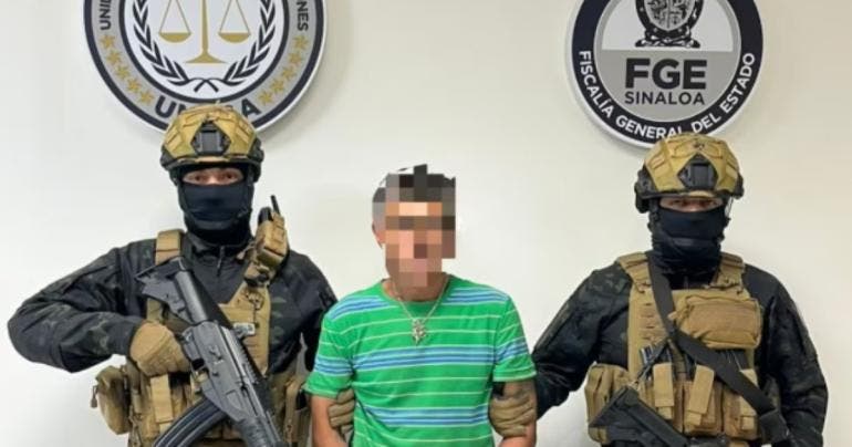 Detienen a hombre que roció gasolina a cajera de un banco durante asalto