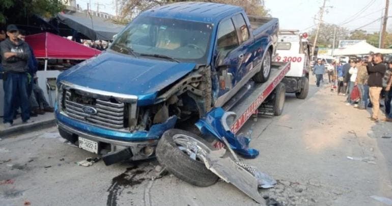 Hombre arrolla a cinco personas en mercado rodante de Monterrey