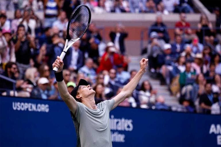 Con Rafa Nadal de retirada y Novak Djokovic consciente del fin de su hegemonía, el italiano Jannik Sinner se erigió como el nuevo número uno del mundo tras ganar el Abierto de Australia, el de Estados Unidos y las Finales ATP en Turín (EFE)