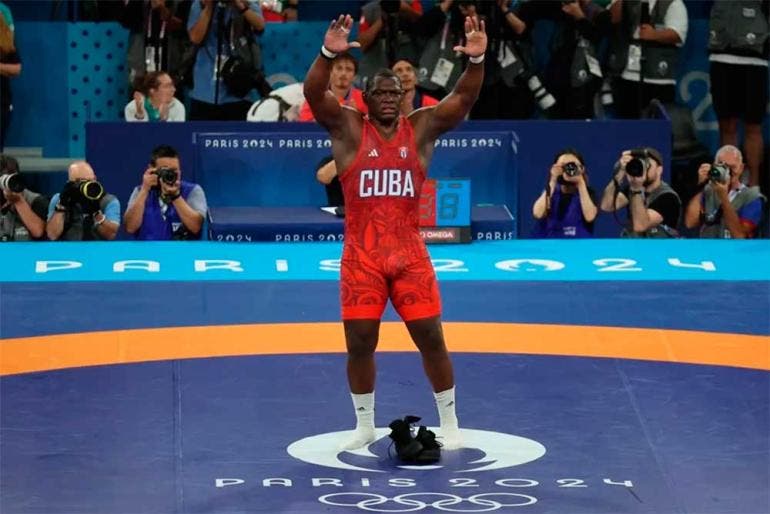 Desconocido para muchos aficionados al deporte, el ‘gigante’ cubano Mijaín López entró en el olimpo de las estrellas al ganar su quinta medalla de oro consecutiva en la misma prueba en unos Juegos Olímpicos (EFE)