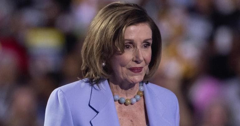 Pelosi se somete ‘con éxito’ a operación de cadera tras lesión en Luxemburgo
