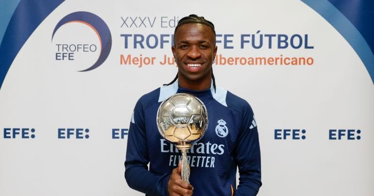 Vinicius Jr trofeo EFE