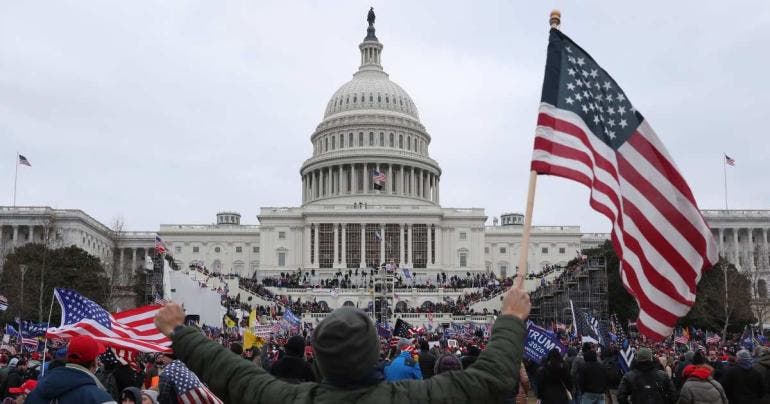 Acusado por el asalto al Capitolio es detenido dos días después de ser perdonado por Trump