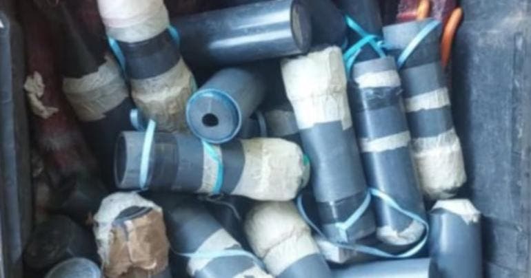 durante operativos en la Tierra Caliente de Michoacán se aseguraron 60 explosivos para drones, armamento y vehículos con reporte de robo.